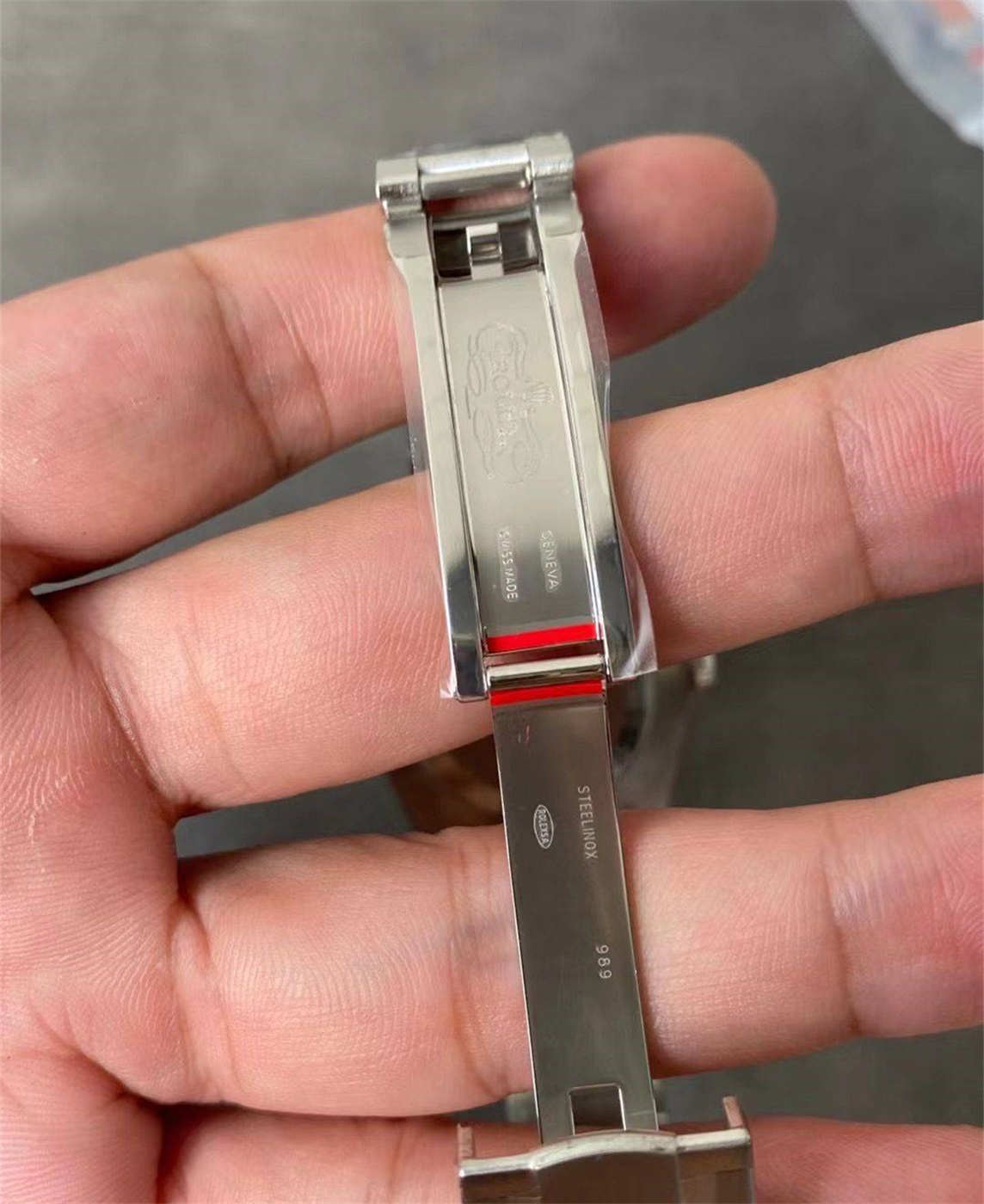 Rolex Oyster Perpetual 41 Silver Dial Replica – VS Factory M124300-0001 with Dandong 3230 Movement